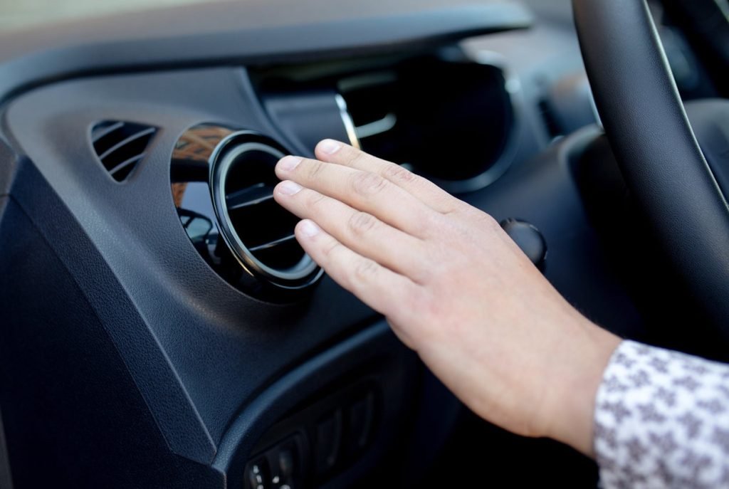 Car Air conditioning regas